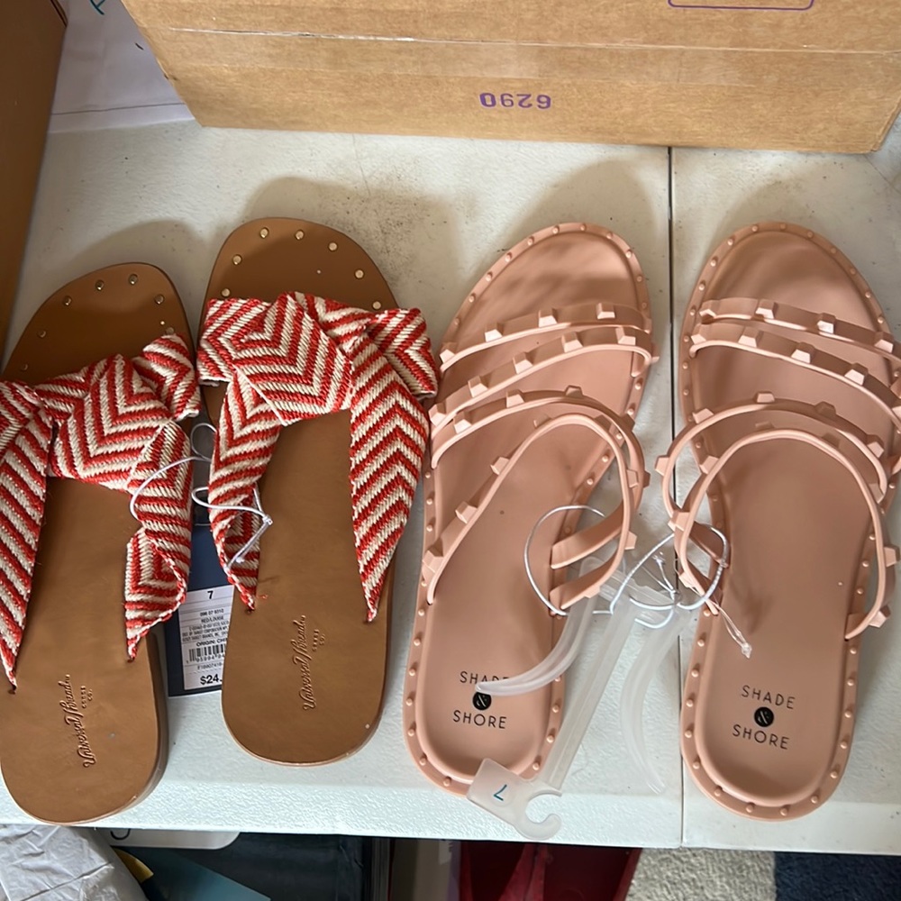2 pairs of flats size 7